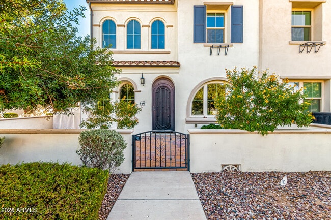 property at 2477 W Market Pl