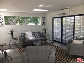 516 N San Vicente Blvd in West Hollywood, CA - Building Photo - Building Photo