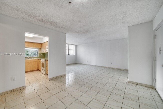 9440 W Flagler St in Miami, FL - Building Photo - Building Photo