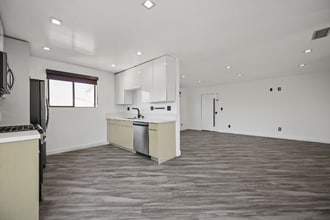 5667 La Mirada Ave in Los Angeles, CA - Building Photo - Building Photo