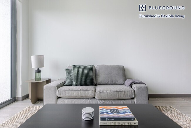 6445 NE 7th Ave in Miami, FL - Foto de edificio - Building Photo