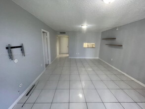 8015 SW 107th Ave in Miami, FL - Building Photo - Building Photo