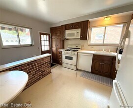 7627 Rosemary St in Dearborn Heights, MI - Building Photo - Building Photo