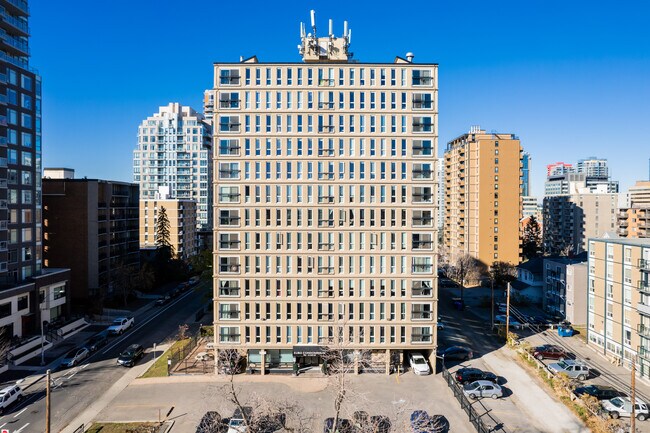 Crystal Court in Calgary, AB - Building Photo - Building Photo