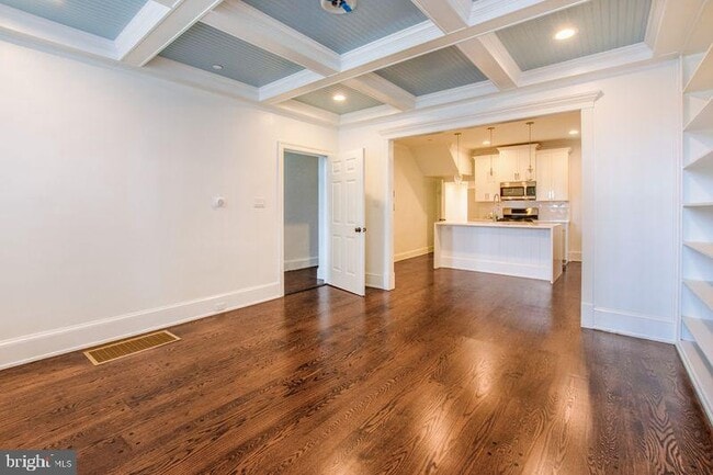 property at 8 N New St