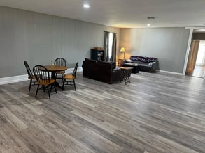 11267 E US Hwy 64 in Thomasville, NC - Foto de edificio - Building Photo