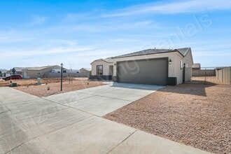 2722 E Hermosa Vis in Kingman, AZ - Building Photo - Building Photo