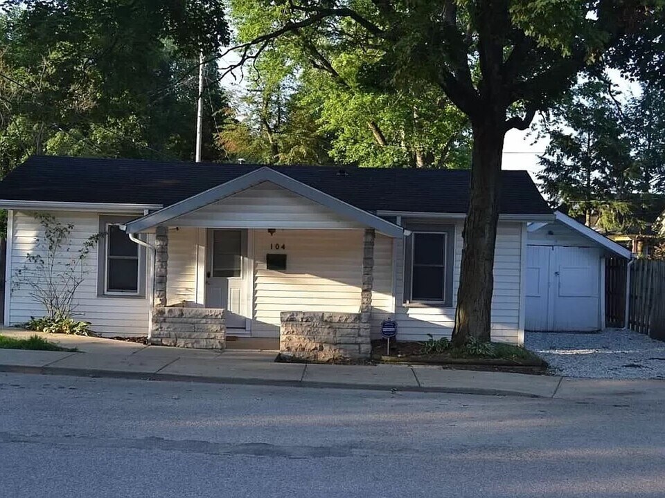 104 E Wilson St in Bloomington, IN - Building Photo