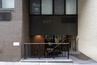 507 E 80th St in New York, NY - Foto de edificio - Building Photo