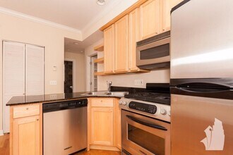 3244 N Clifton Ave, Unit 3246-1W in Chicago, IL - Building Photo - Building Photo
