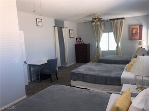 5423 Dancing Bear Dr in Las Vegas, NV - Building Photo - Building Photo