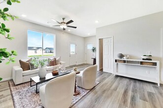2407 S Wheatland St in Wichita, KS - Building Photo - Building Photo