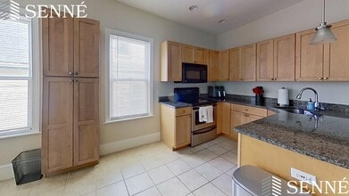 124 Cedar St, Unit 2 in Somerville, MA - Foto de edificio - Building Photo