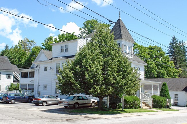 836 Main St in Sanford, ME - Foto de edificio - Building Photo