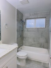 13731 32nd Ave NE in Seattle, WA - Building Photo - Building Photo