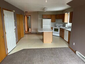 418 N 15th Ave E, Unit 2 in Duluth, MN - Building Photo - Building Photo