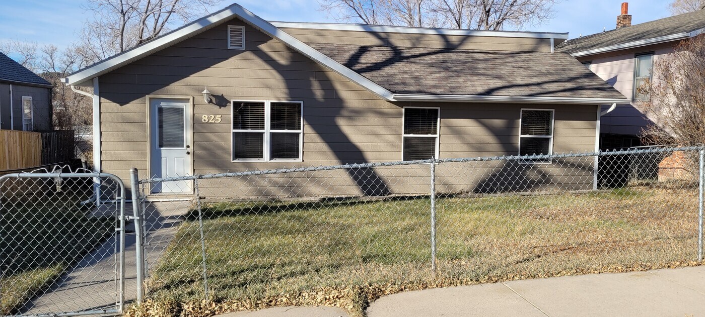 825 N 7th St in Rapid City, SD - Building Photo