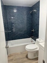 6901 SW 22nd St in Miami, FL - Building Photo