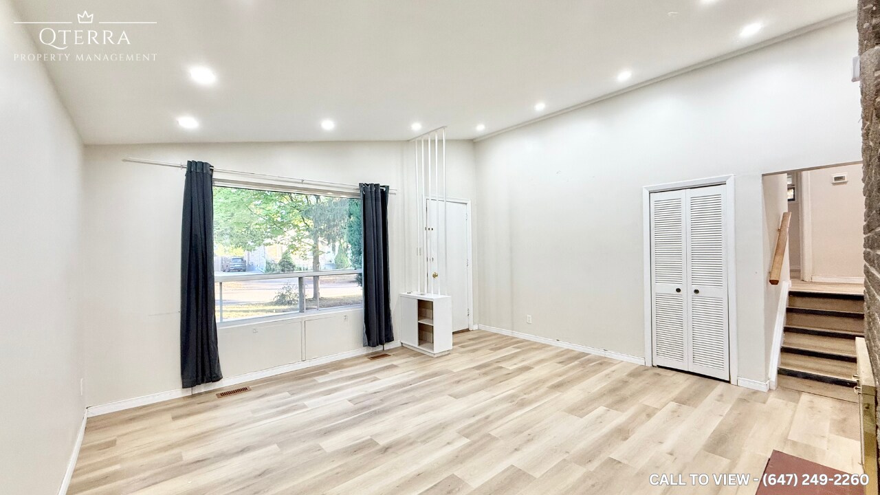 4 Benfrisco Cres in Toronto, ON - Building Photo