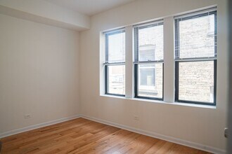 2504 W Catalpa Ave in Chicago, IL - Building Photo - Building Photo