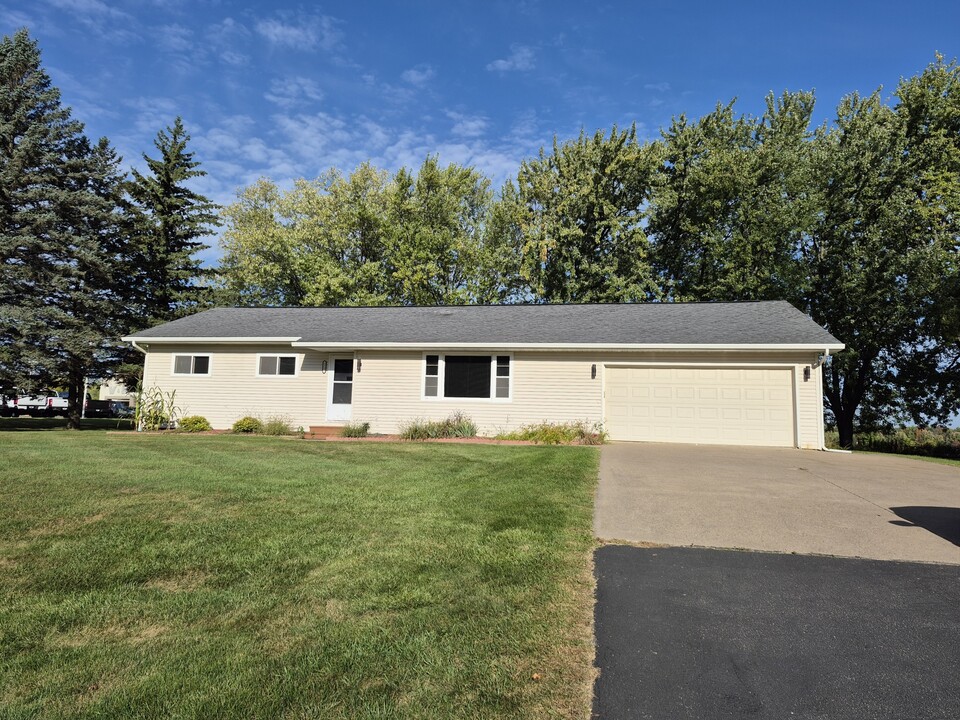 2502 N Central Ave in Marshfield, WI - Building Photo