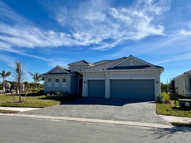 property at 8006 Lakes Edge Ln