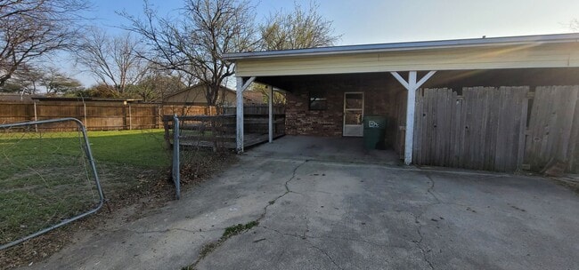2320 Vanderbilt Ct in Denton, TX - Building Photo - Building Photo