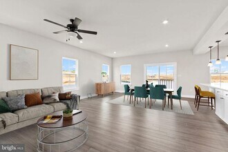 105 Weston Dr in Woolwich Township, NJ - Building Photo - Building Photo