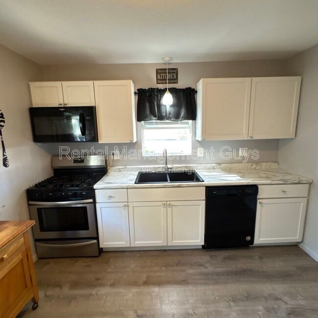 3825 Noble Ave N in Minneapolis, MN - Building Photo - Building Photo