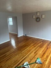 1207 Monongahela Blvd in White Oak, PA - Foto de edificio - Building Photo