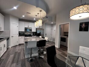 945 E Playa del Norte Dr, Unit #1018 in Tempe, AZ - Foto de edificio - Building Photo