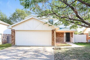 1521 Lincolnshire Way in Fort Worth, TX - Building Photo