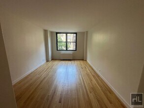 333 E 49th St in New York, NY - Building Photo - Building Photo