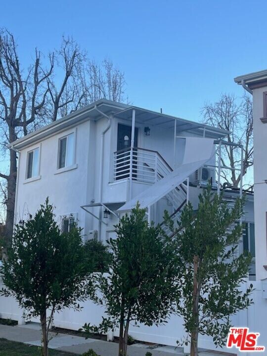 15522 Sylvan St in Van Nuys, CA - Building Photo