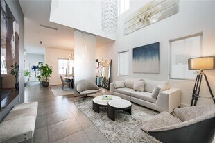 8259 NW 34th St in Doral, FL - Building Photo