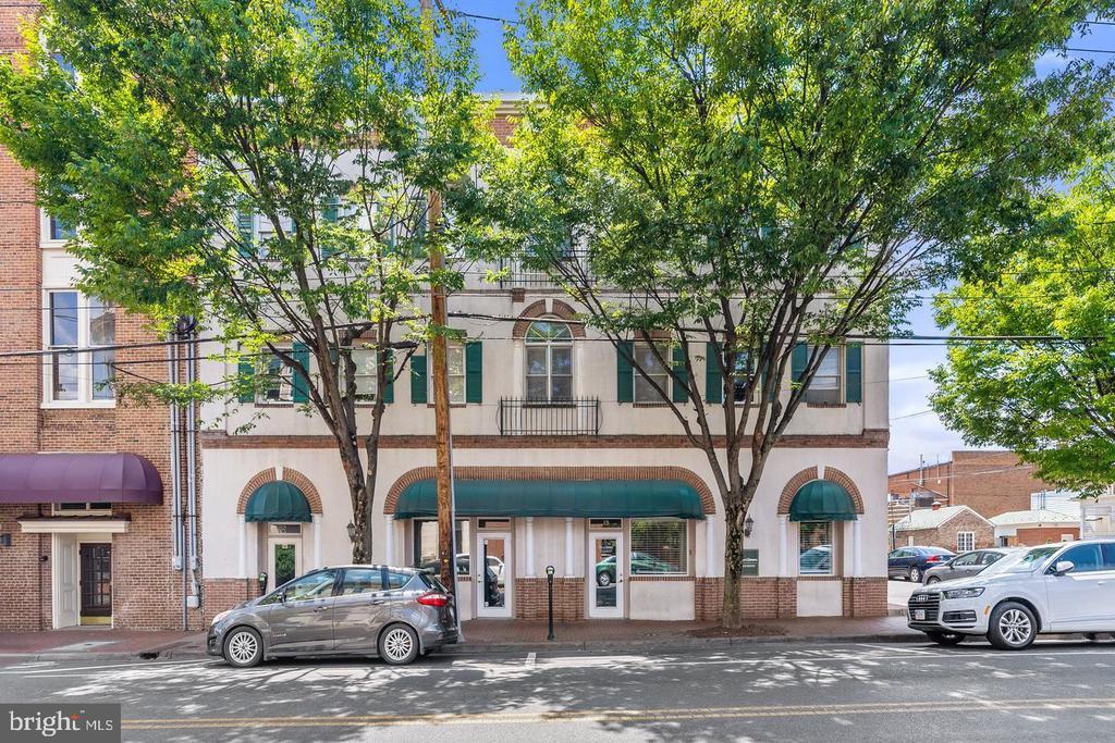 7 W Piccadilly St in Winchester, VA - Building Photo