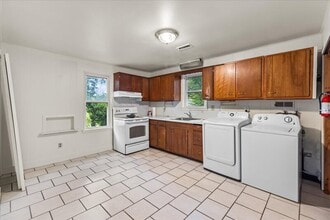 800 E Atlantic Ave in Laurel Springs, NJ - Building Photo - Building Photo