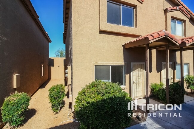 17610 N 17th Pl in Phoenix, AZ - Foto de edificio - Building Photo
