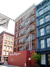 122-124 Spring St in New York, NY - Building Photo - Building Photo