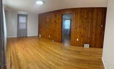 28 Entrance Rd in Milford, CT - Building Photo - Building Photo
