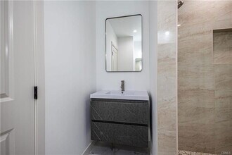 22257 MacFarlane Dr in Los Angeles, CA - Building Photo - Building Photo