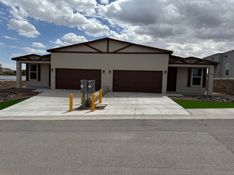 429 Morrison Rd in Sunland Park, NM - Building Photo