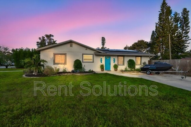 5701 12th Ave S in Gulfport, FL - Building Photo - Building Photo