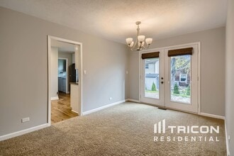2 Bernard Ct in Buffalo Grove, IL - Building Photo - Building Photo