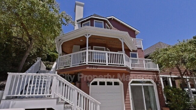 property at 2570 Lillie Ave