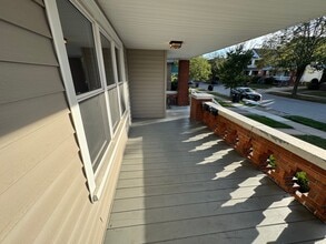 2115 Lewis Dr in Lakewood, OH - Foto de edificio - Building Photo