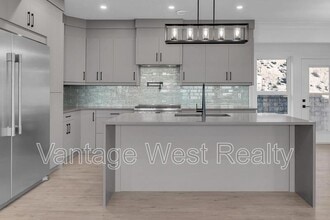 3576 Silver Wy in West Kelowna, BC - Building Photo - Building Photo