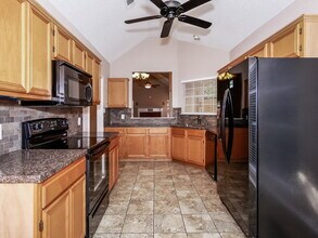 952 Azalia Dr in Lewisville, TX - Foto de edificio - Building Photo