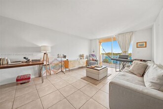 650 NE 64th St in Miami, FL - Building Photo - Building Photo