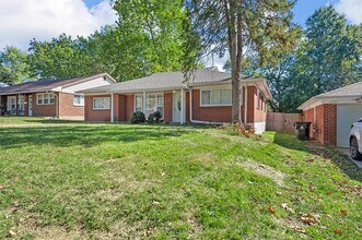 7346 Canton Ave in University City, MO - Foto de edificio - Building Photo